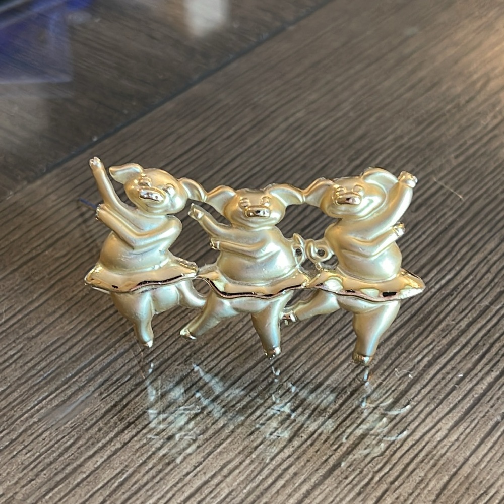 Vintage 1980s Gold Tone Three Pigs Piglets Dancing Ballerina Brooch Pin Jewelry - Picture 16 of 16